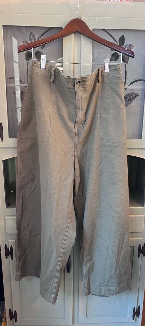 Torrid Olive Green Cotton Twill Lace-Back Barrel Utility Pants 26 - Picture 2 of 7